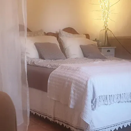 דירות Obanya Tulipanos Vendeghaz מראה חיצוני תמונה