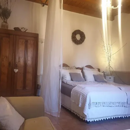 דירות Obanya Tulipanos Vendeghaz מראה חיצוני תמונה