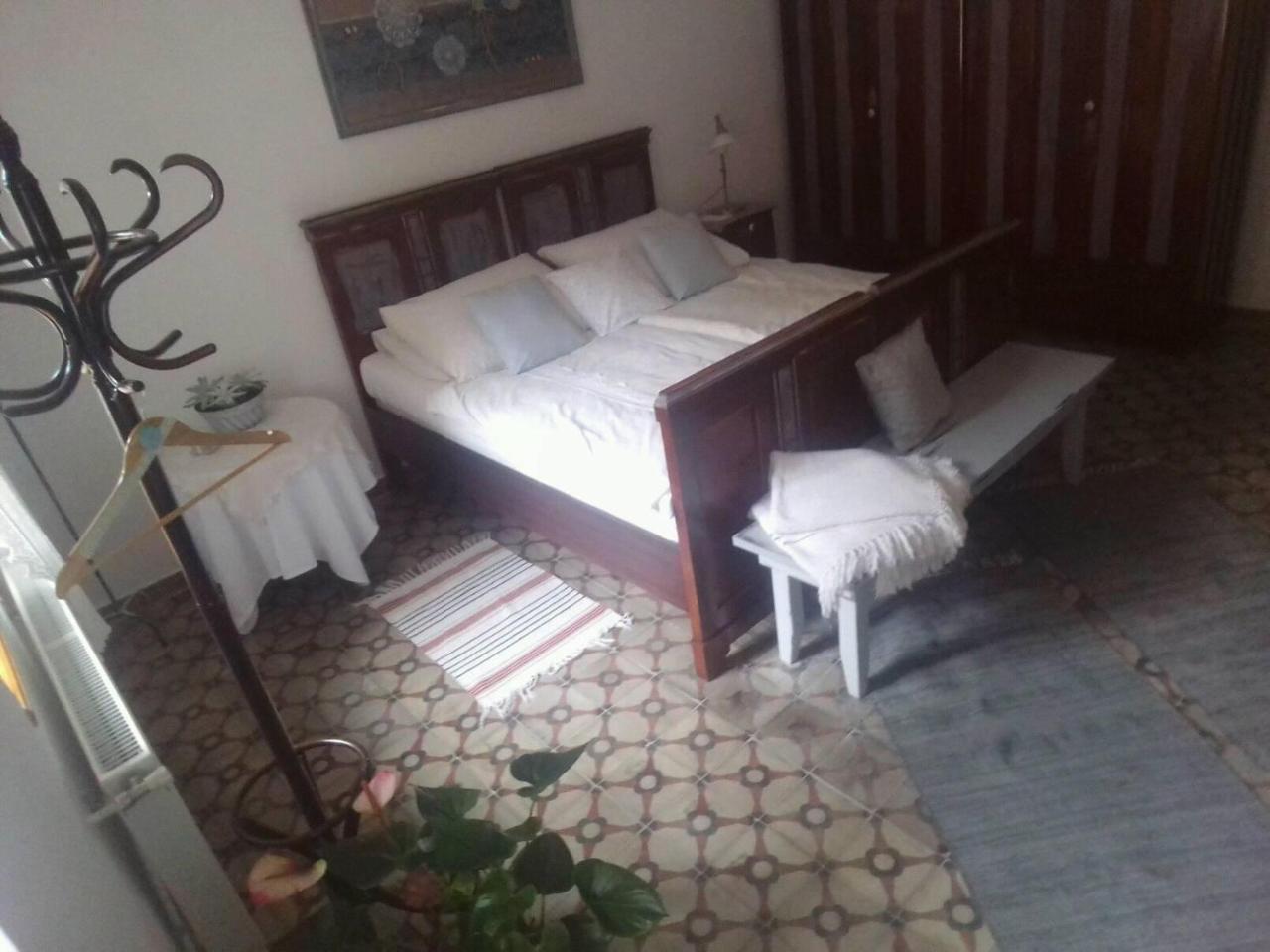 Tulipanos Vendeghaz Obanya